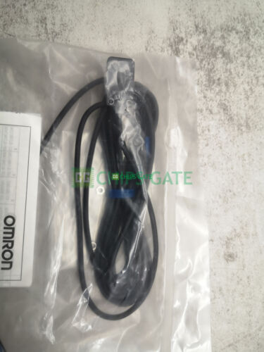 E3T-FD11 Omron Photoelectric sensor, 3 wire rated at 12 to 24V DC, 2m cable